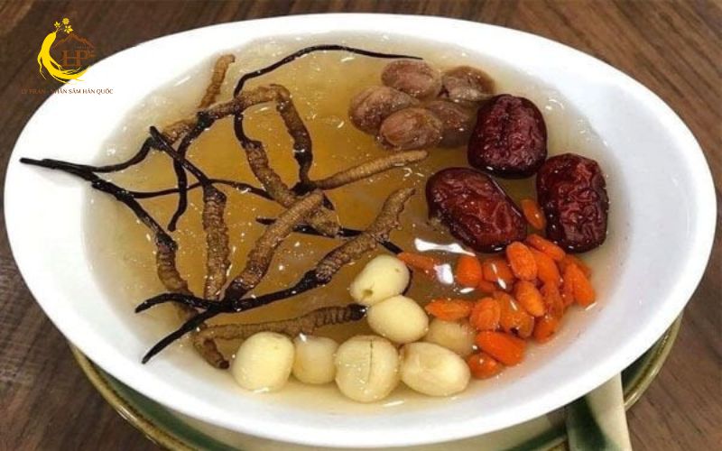 Nấu cháo đông trùng hạ thảo bồi bổ