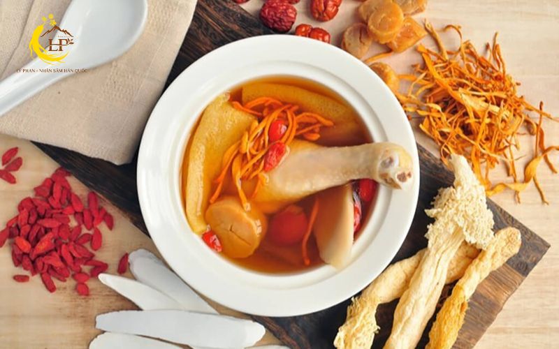 Nấu súp gà đông trùng hạ thảo bổ dưỡng
